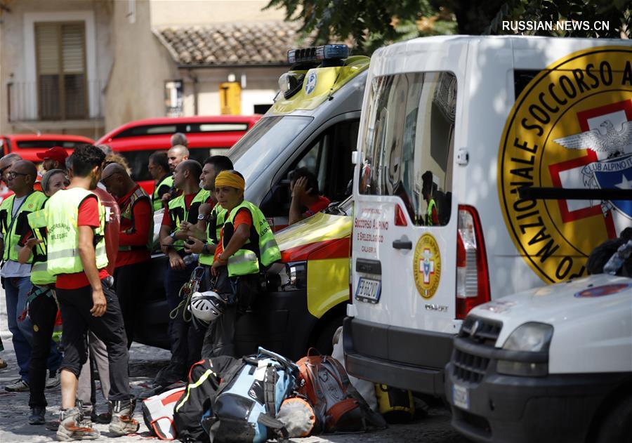Десять туристов погибли при паводке в Италии 