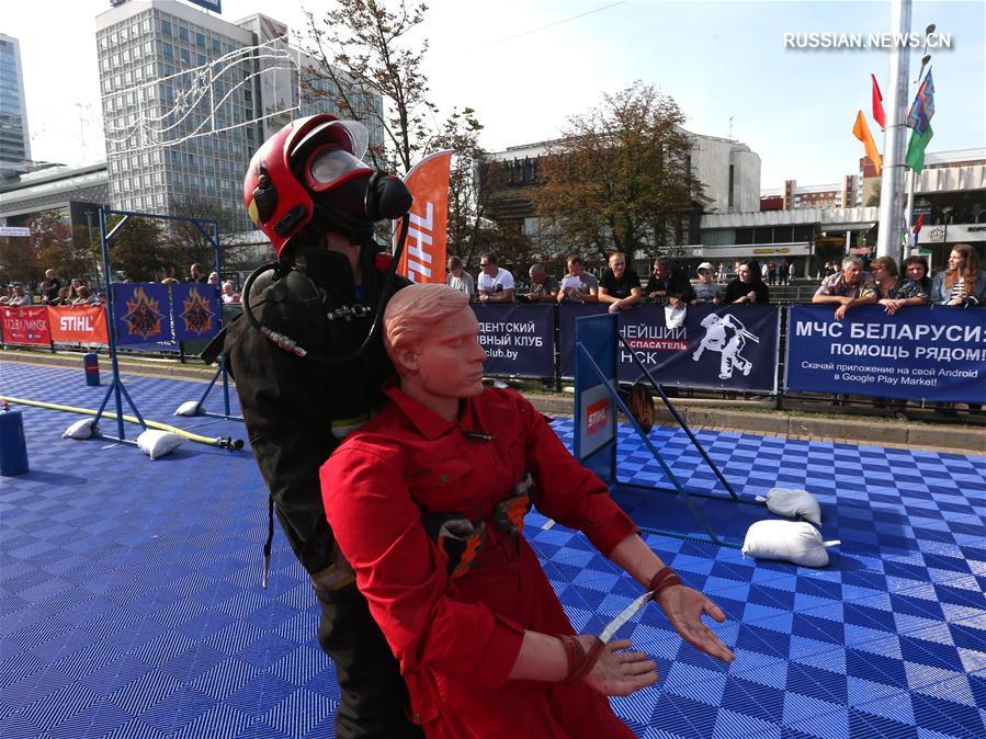 В Минске прошли международные соревнования "Сильнейший пожарный-спасатель"