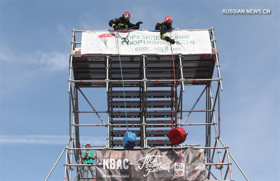 В Минске прошли международные соревнования "Сильнейший пожарный-спасатель"