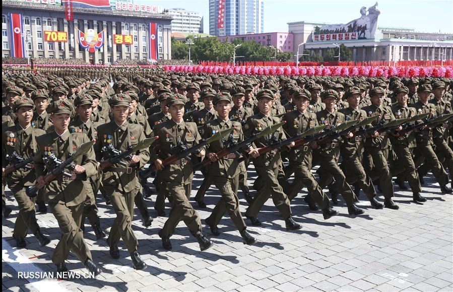 В Пхеньяне состоялся военный парад в честь 70-летия образования КНДР