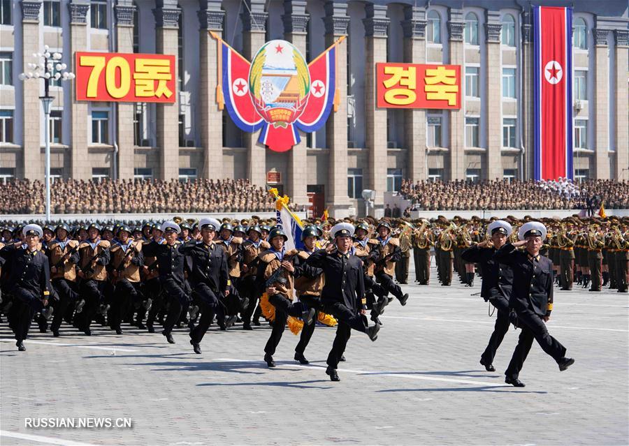 В Пхеньяне состоялся военный парад в честь 70-летия образования КНДР