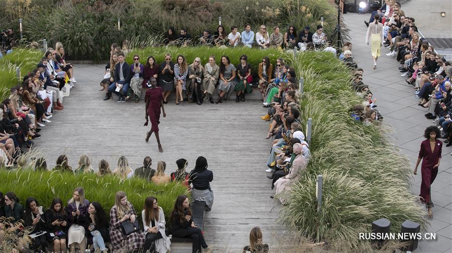 （国际）（1）Roland Mouret品牌亮相2019伦敦春夏时装周