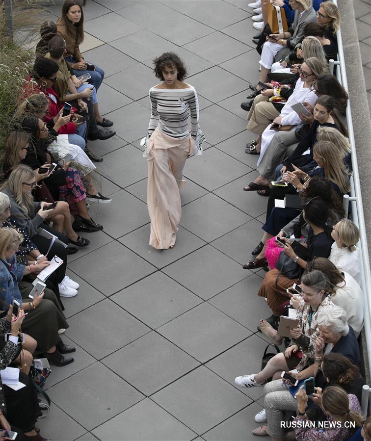 （国际）（4）Roland Mouret品牌亮相2019伦敦春夏时装周