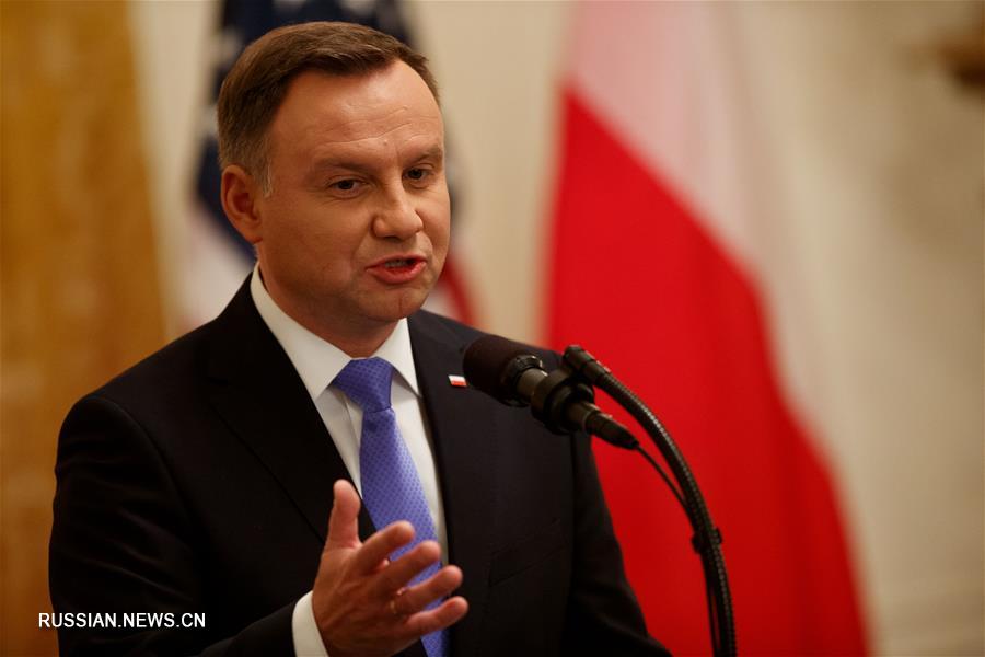 Трамп "серьезно" размышляет о размещении на территории Польши постоянной военной базы США