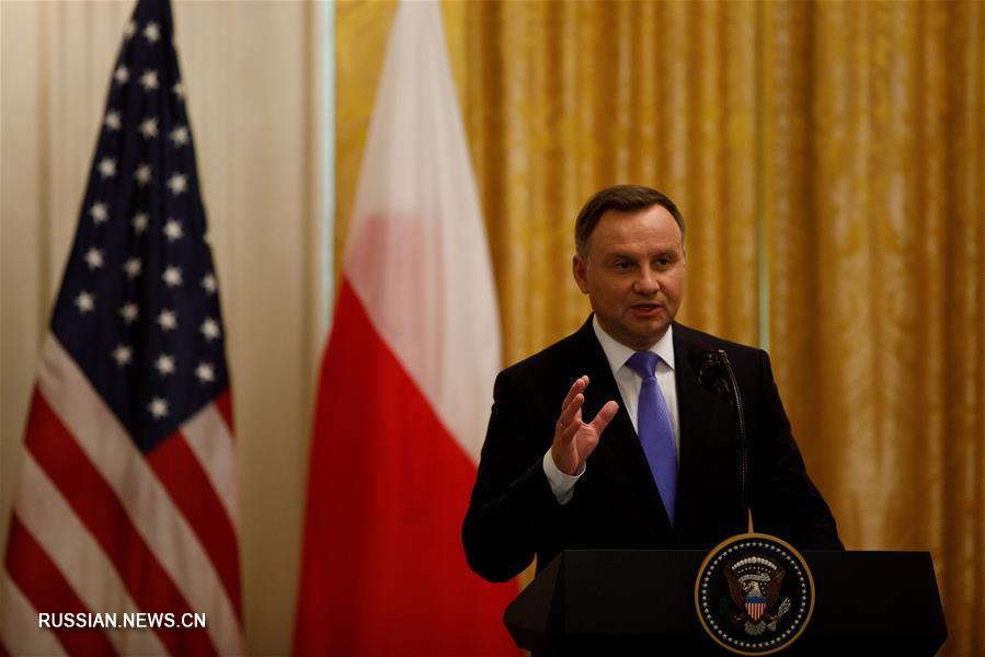 Трамп "серьезно" размышляет о размещении на территории Польши постоянной военной базы США