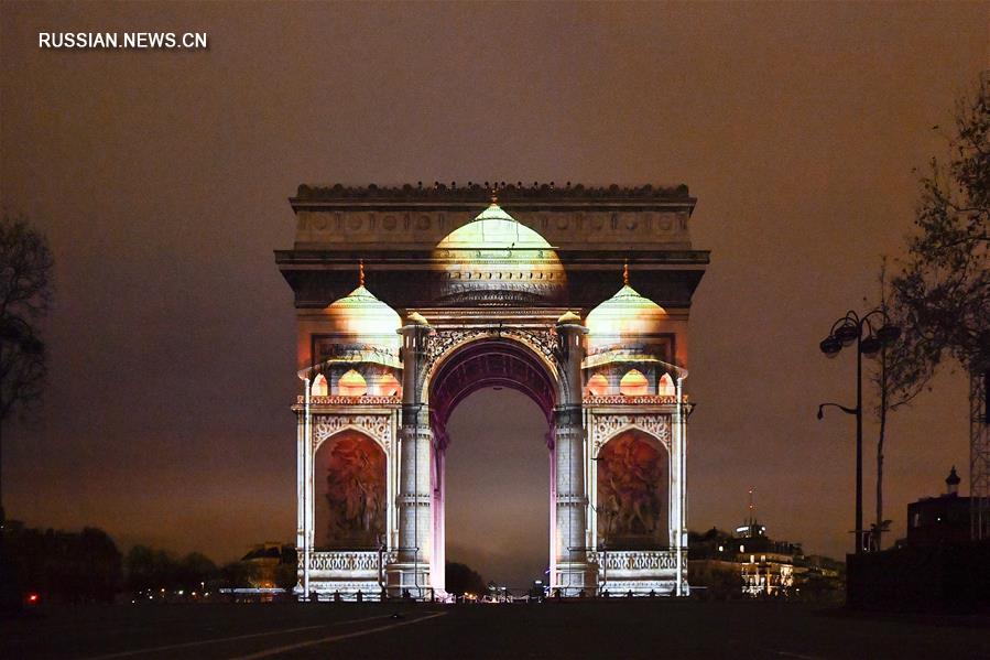 Новогоднее световое шоу в Париже 