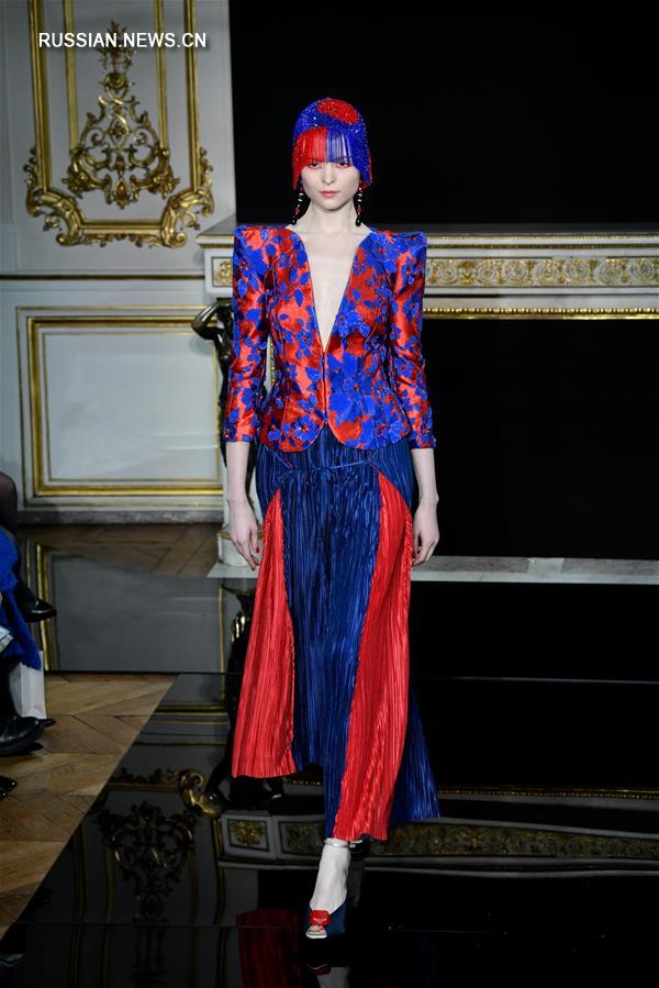 Неделя высокой моды в Париже: показ новой коллекции Armani 