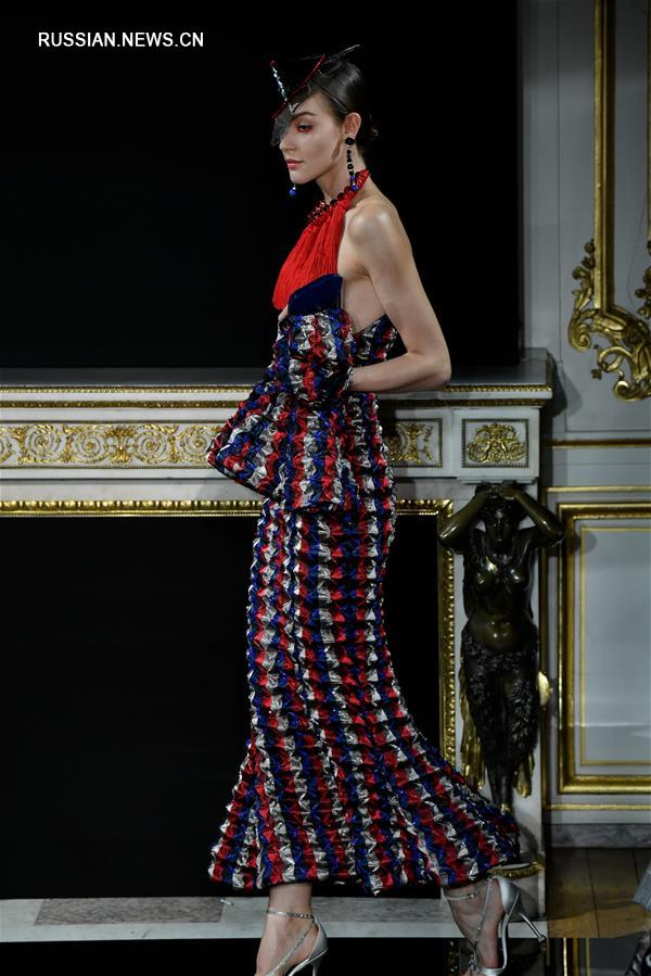Неделя высокой моды в Париже: показ новой коллекции Armani 
