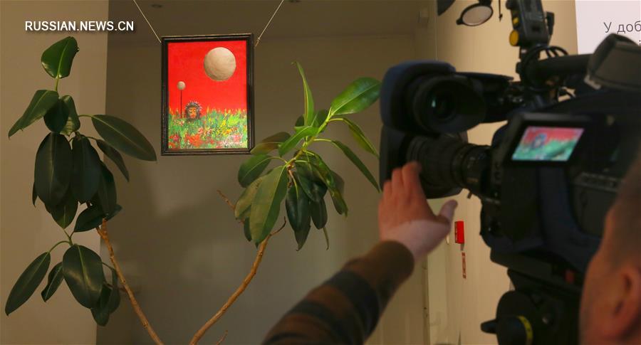 В Беларуси открылась первая персональная выставка картин Бориса Гребенщикова