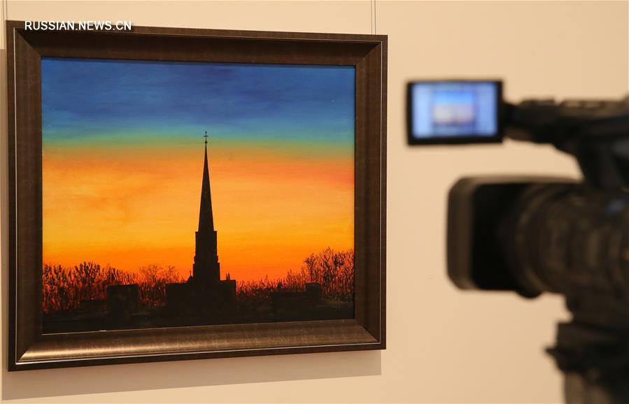 В Беларуси открылась первая персональная выставка картин Бориса Гребенщикова