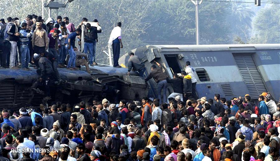 Как минимум семь человек погибли при сходе поезда с рельсов на востоке Индии 