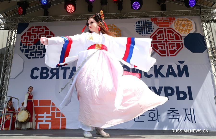 6 июня праздник в корее. Корейский праздник 15 августа. 5 Мая праздник в Корее. Корея праздник чхоясок. Белый день праздник в Корее.