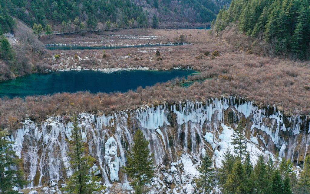 Водопад находится