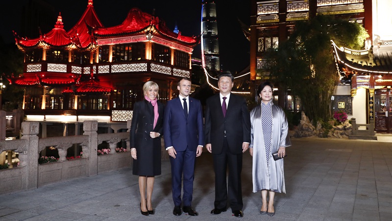 Си Цзиньпин и Пэн Лиюань встретились с президентом Франции Э. Макроном и его супругой