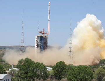 Китай успешно вывел на орбиту три спутника -- один китайский и два микроспутника 
Уругвая