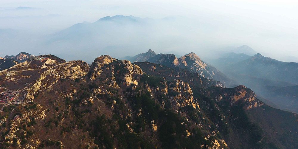 Взгляд с высоты на "первую гору Поднебесной"