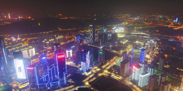 Ночной вид города Наньнин на юге Китая