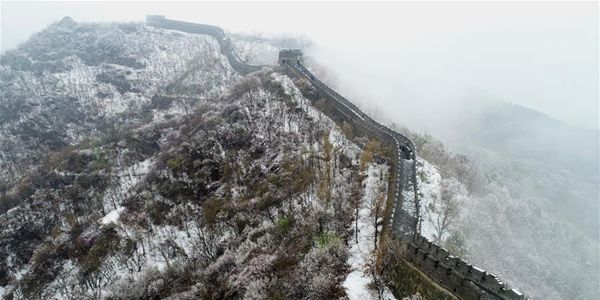Живописные заснеженные пейзажи Великой Китайской стены