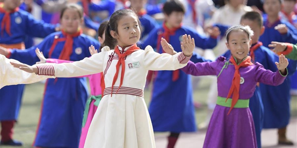 Танцы на уроках физкультуры в АР Внутренняя Монголия