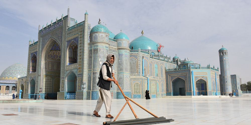 Голубая мечеть в Афганистане вновь доступна для посетителей